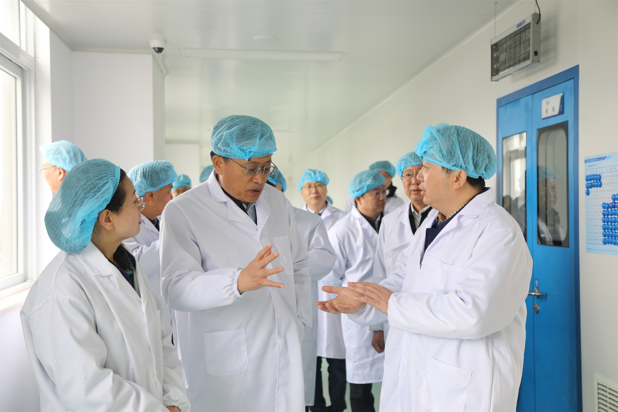 江苏省副省长胡广杰一行莅临嫩牛五方计算机药业调研指导